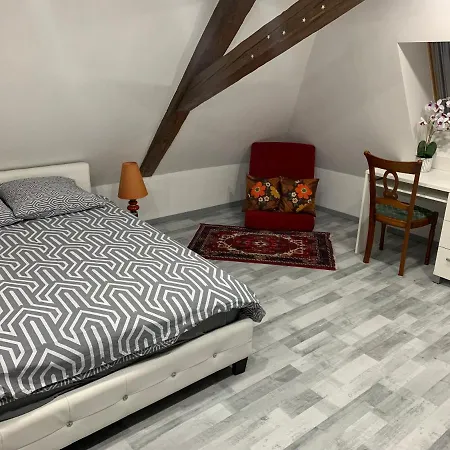 Rustique Avec Double Lit Et Sa Salle De Bain Privee