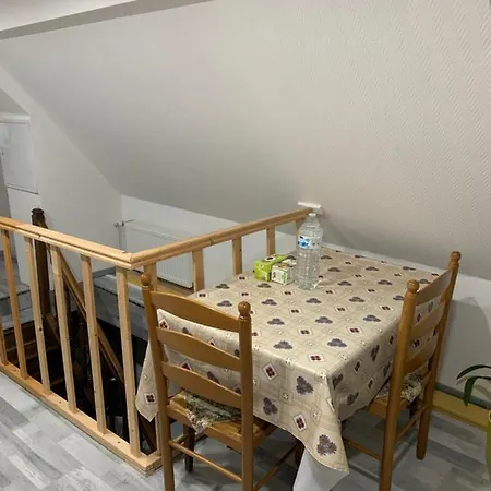 Rustique Avec Double Lit Et Sa Salle De Bain Privee