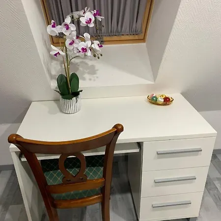 Rustique Avec Double Lit Et Sa Salle De Bain Privee Frühstückspension